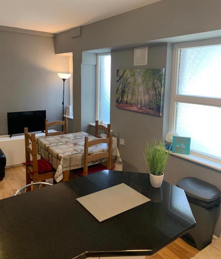 Cheap Budget Accommodation Galway Buitenkant foto