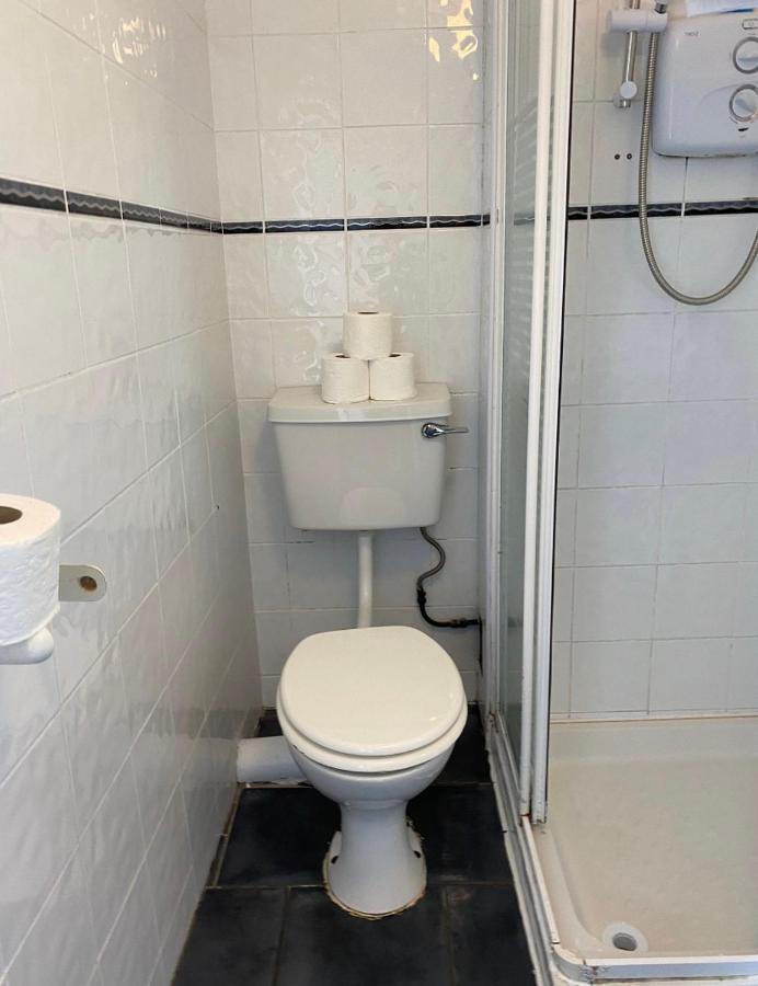 Cheap Budget Accommodation Galway Buitenkant foto